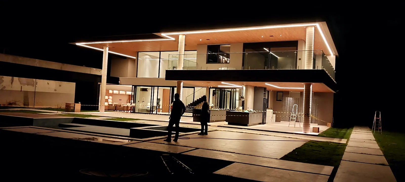 Casa com automação, iluminação, áudio e vídeo e segurança instalados pela Santos Automação